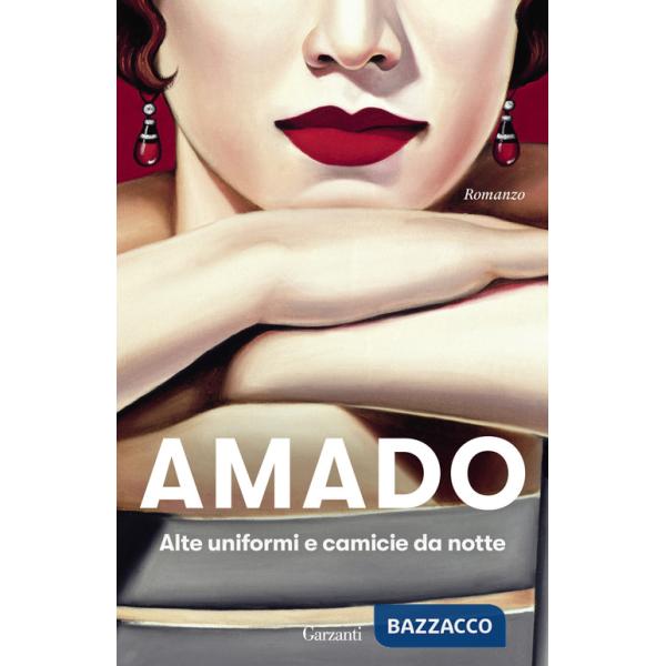 Alte uniformi e camicie da notte