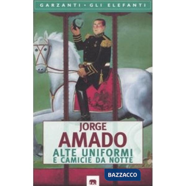 Alte uniformi e camicie da notte