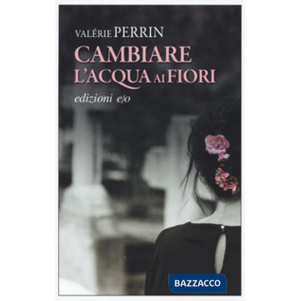 Cambiare l'acqua ai fiori