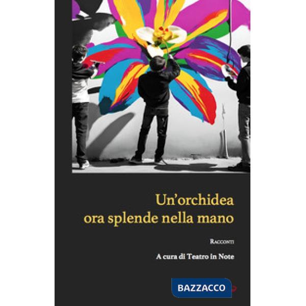 Un'orchidea ora splende nella mano
